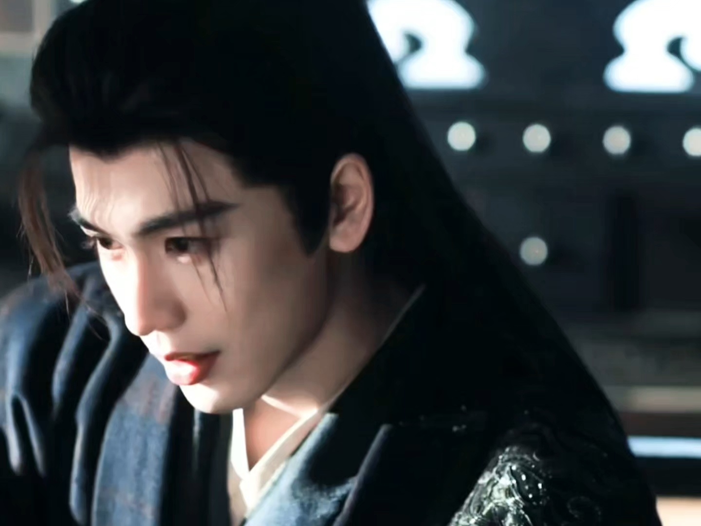 谢征是一朵芬芳馥郁的花儿。逐玉 今天的剧情，谢征的上位之势和骨子里的疯批感彻底显