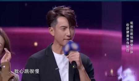 #吴尊自曝晨起心率只有38#吴尊在节目中自曝晨起的心率只有38，吴尊的身体看上去