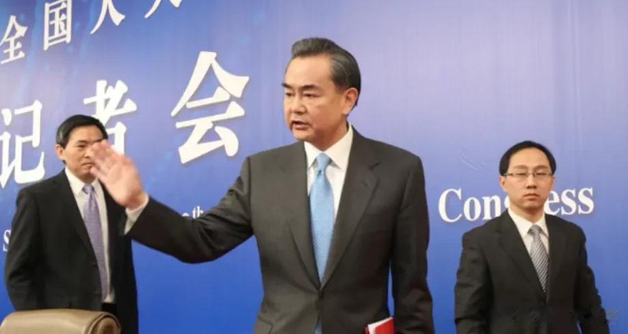 王毅被任命外交部长，美国突然对华“出手”，中方态度让美紧张不已！

在7月25日