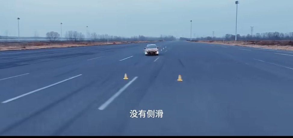 #高速避障能不能猛打方向#我刚刚拿到驾照的时候，让一个老司机带我在上海市区试驾，