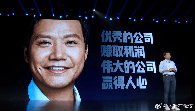 雷军回应被扣营销帽子"营销过头"的帽子，雷军被扣得勤，但流量这碗饭，友商也抢着吃