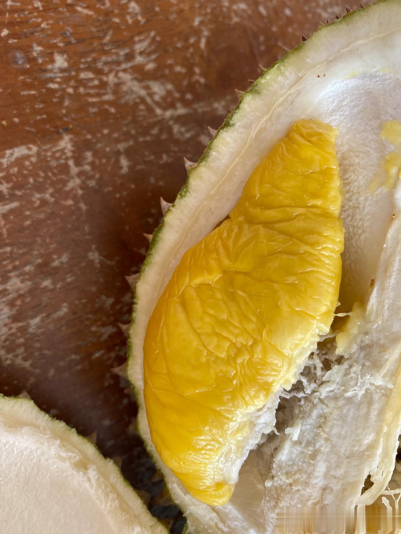 马来西亚的榴莲之所以贵是原因的，市面上的货大部分树龄年纪都比我还大，而且基本都是