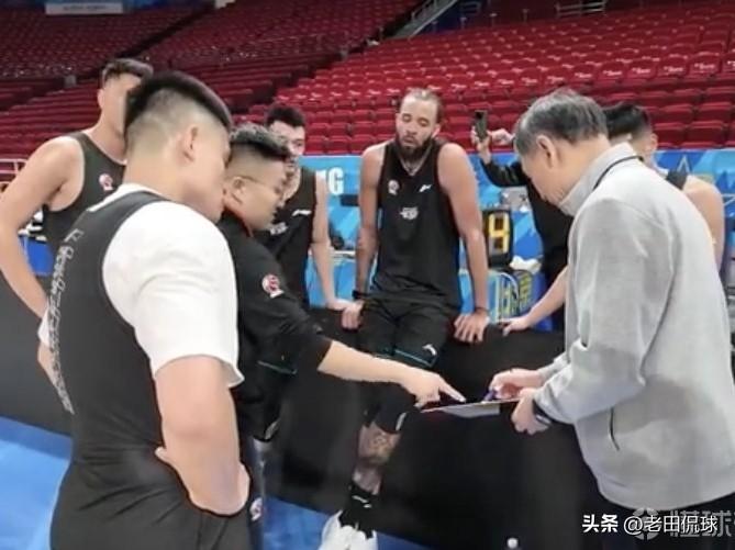 今晚麦基将迎来北汽首秀…CBA常规赛第二阶段的比赛正式打响，北京将在主场迎来四川