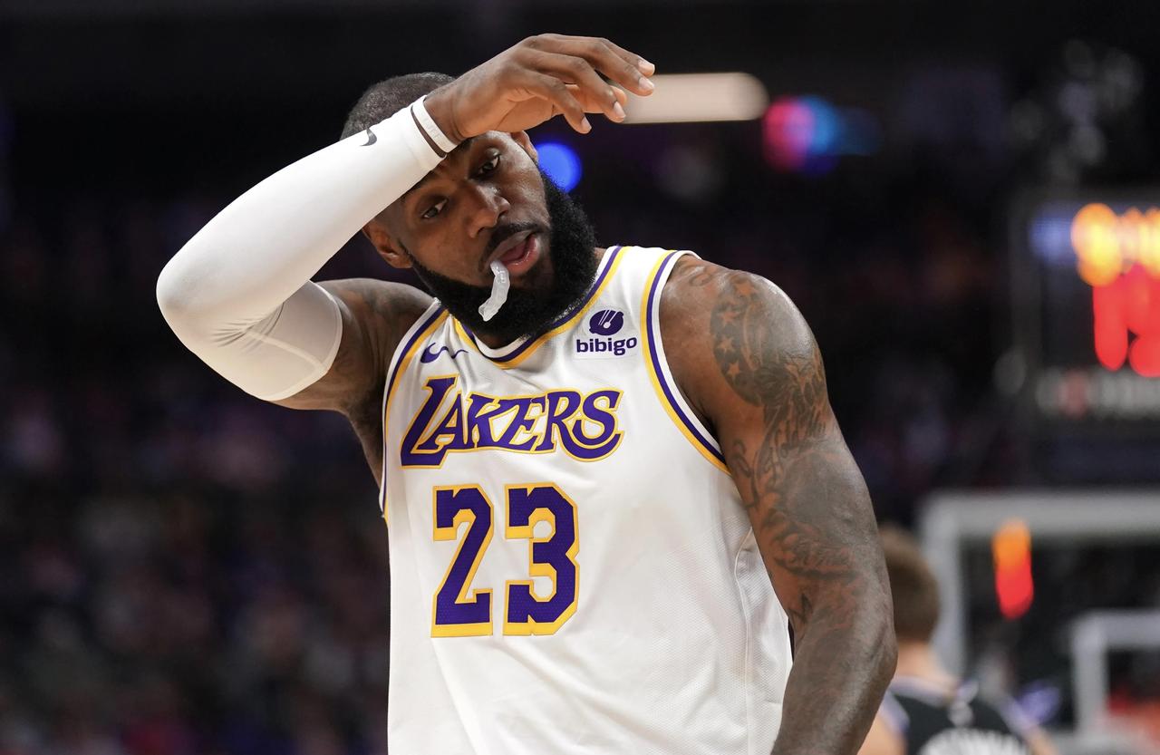 詹姆斯里程悲之夜连创2项NBA历史第一，与浓眉创队史近21年尴尬记录！
在结束的