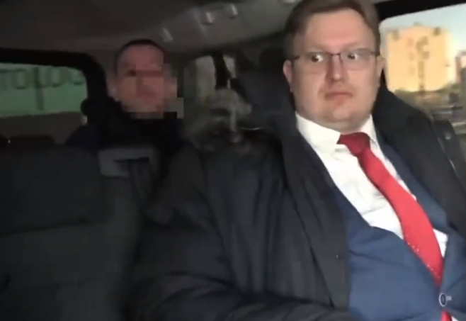 难怪俄军大批高官遇害，克宫逮捕38岁俄高级外交官，称其被中情局重金招募！近几个月