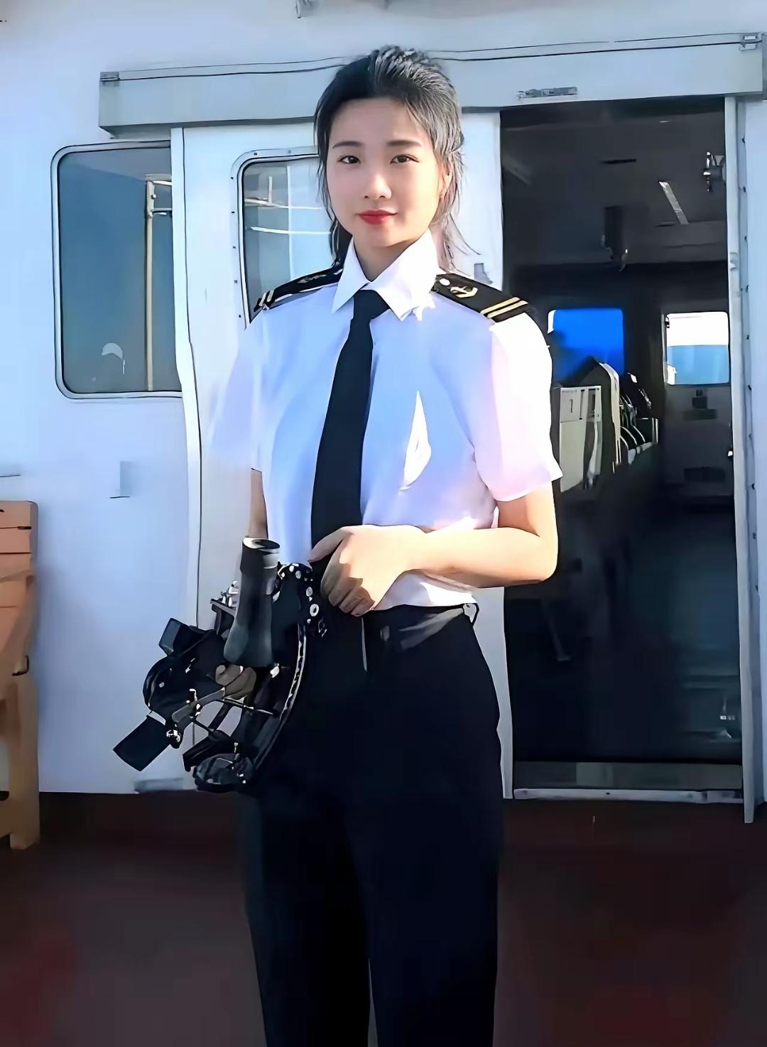 1个月一万美金，安徽马鞍山一个30岁的姑娘，在远洋货轮上当大副，除了船长，全船都