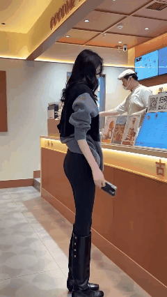 你能观察出这是不是摆拍吗？🤣🤣🤣