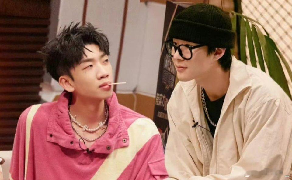 半个哈圈都来给早安过生日了 谁能想到早安的生日能让这么多哈圈大佬齐聚，艾热王以太