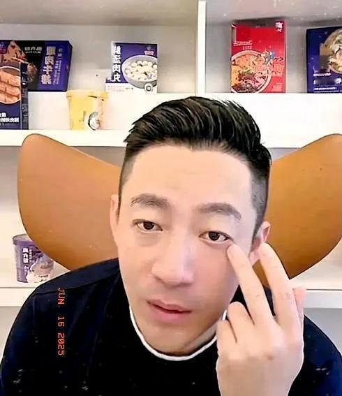 直播间突发！主播上厕所 孩子弹钢琴救场 家属懵圈
那天傍晚小汪总正在直播间和粉丝