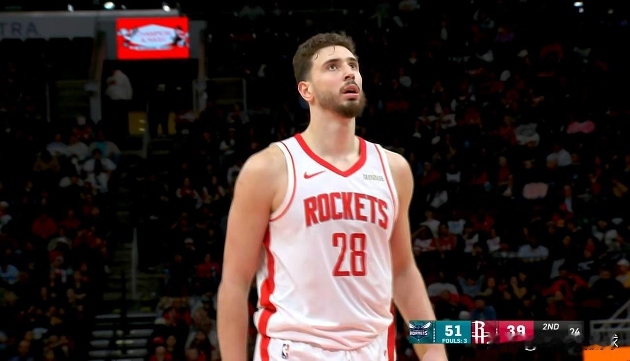 火箭巨星申京在拉胯方面果然没让人失望！在今天火箭主场迎战黄蜂的比赛中，目前两队的