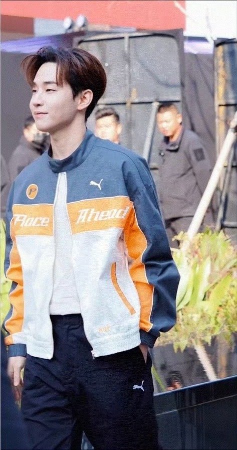 Henry又瘦了 刘宪华最近确实瘦了不少，但瘦得恰到好处。身形更利落了，气质也更