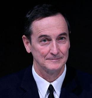 他在抱怨美国出兵中东连盟友都不打招呼，所谓的“共同安全”早已名存实亡。盟约不是单