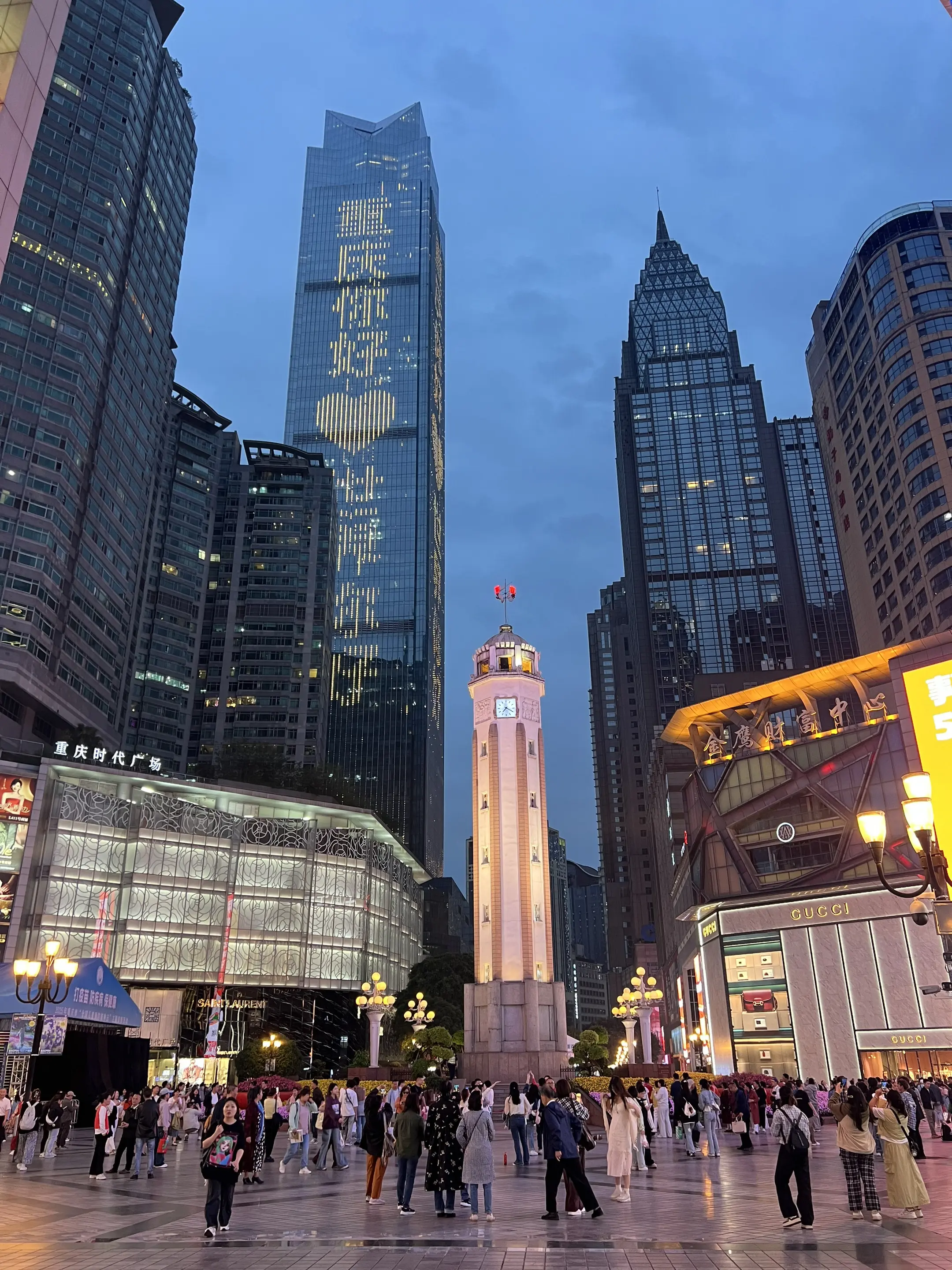 翻着以前的照片 常常会发呆.