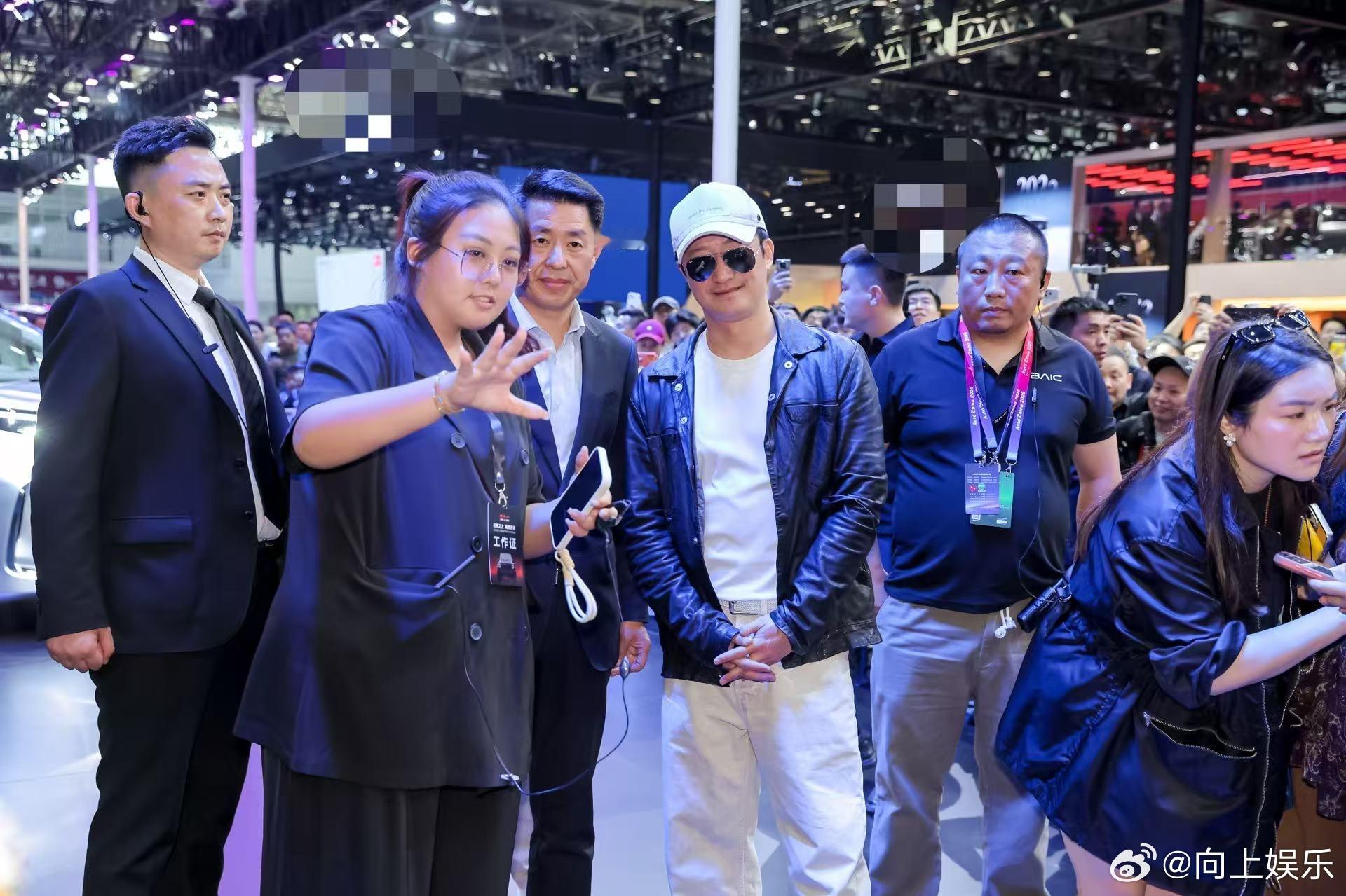 北京81展台偶遇吴京20万级方盒新选择北京81 战狼选中的车，能不硬吗？ 