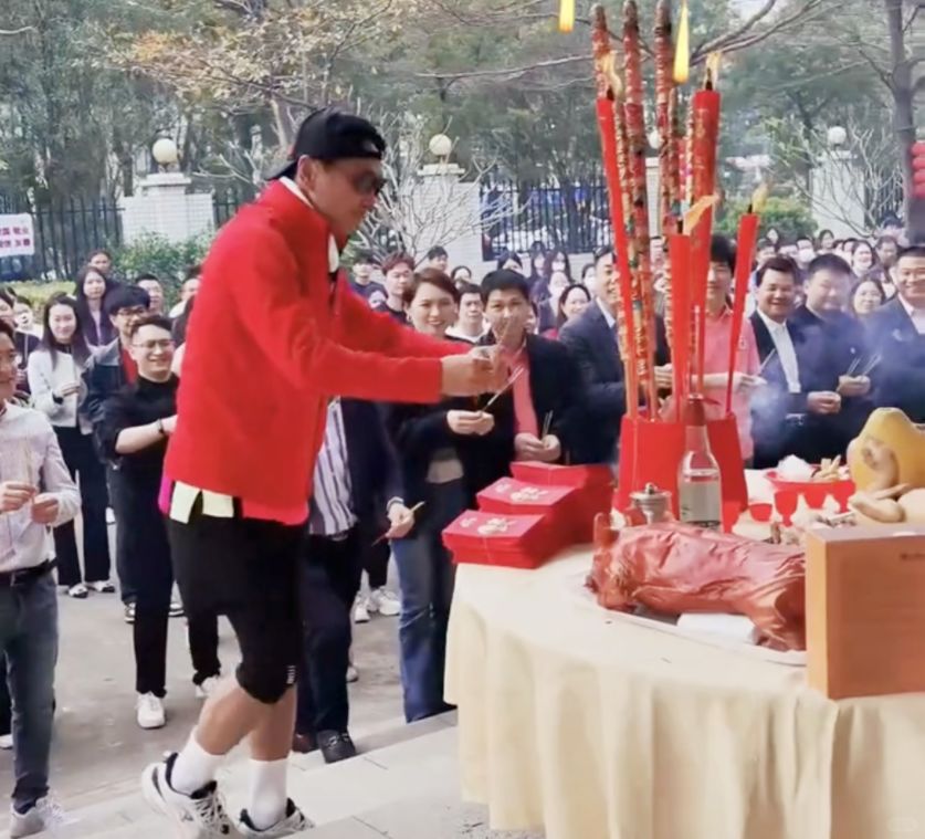 一个演员如果能出演一个经典的角色，那是至高无上的荣幸，何家劲就是这样的演员，曾经...