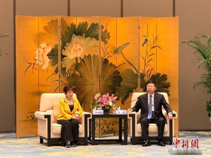 坚守民族大义🇨🇳如何看待洪秀柱的两岸统一主张✨
 
在纷繁复杂的台海舆论环境