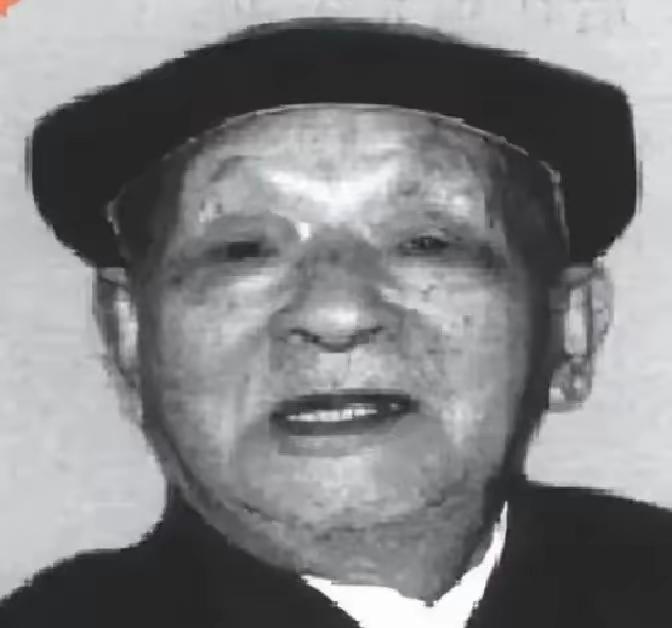 1950年的中南海，一份沉甸甸的死刑判决书被送到了毛泽东的案头。判决书上的名字，