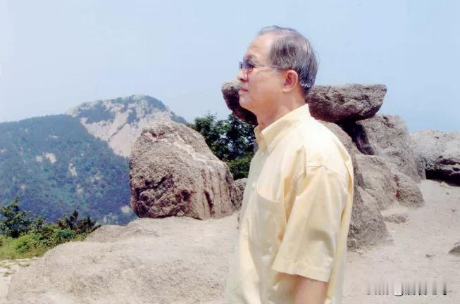 曾仕强说，不完美，才是人生的真相！所以，活着就是为了这一个字——“过”。

你有
