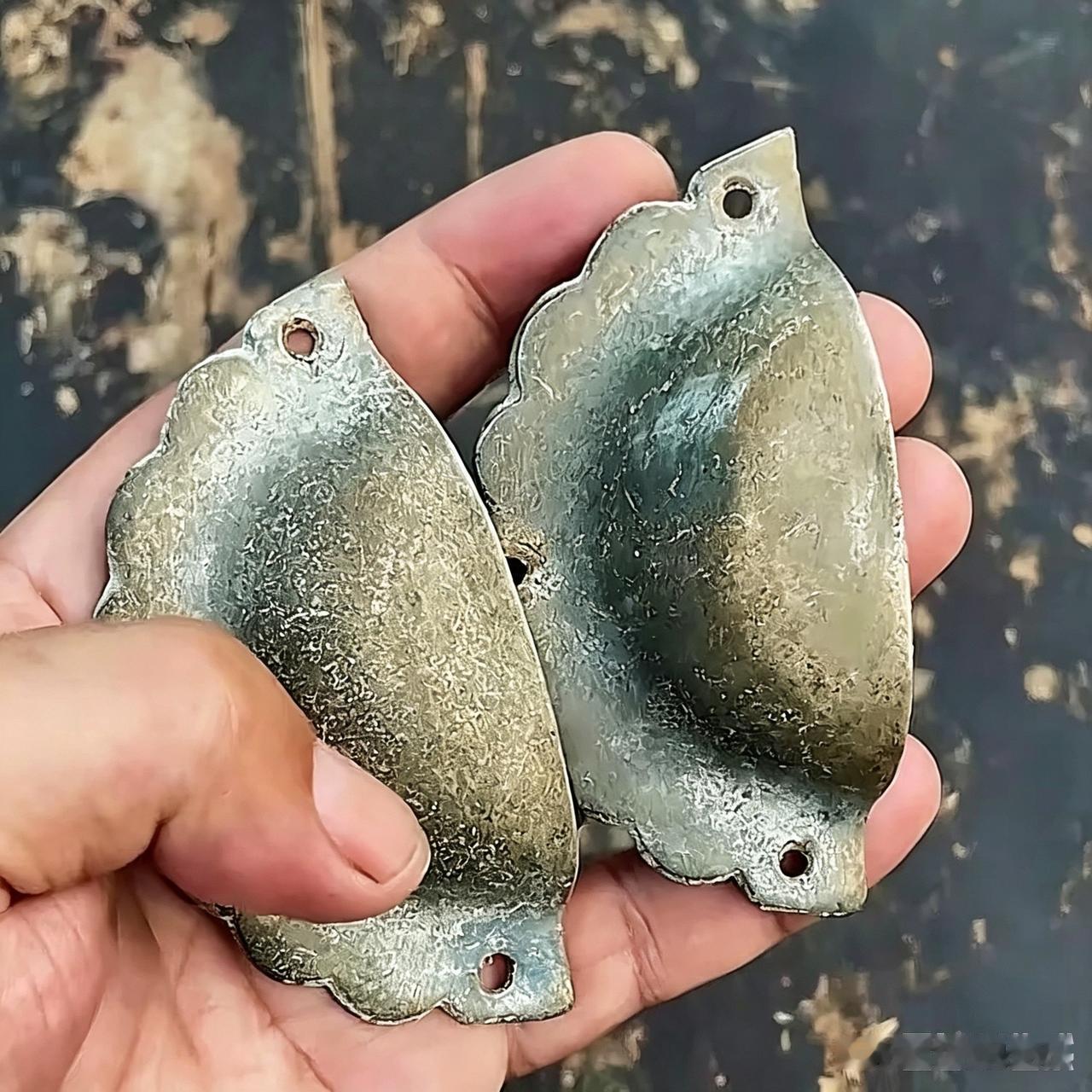 这可是实实在在的老物件，现在很难找到了，那时候一般普通老百姓家用不起，
虽然早已