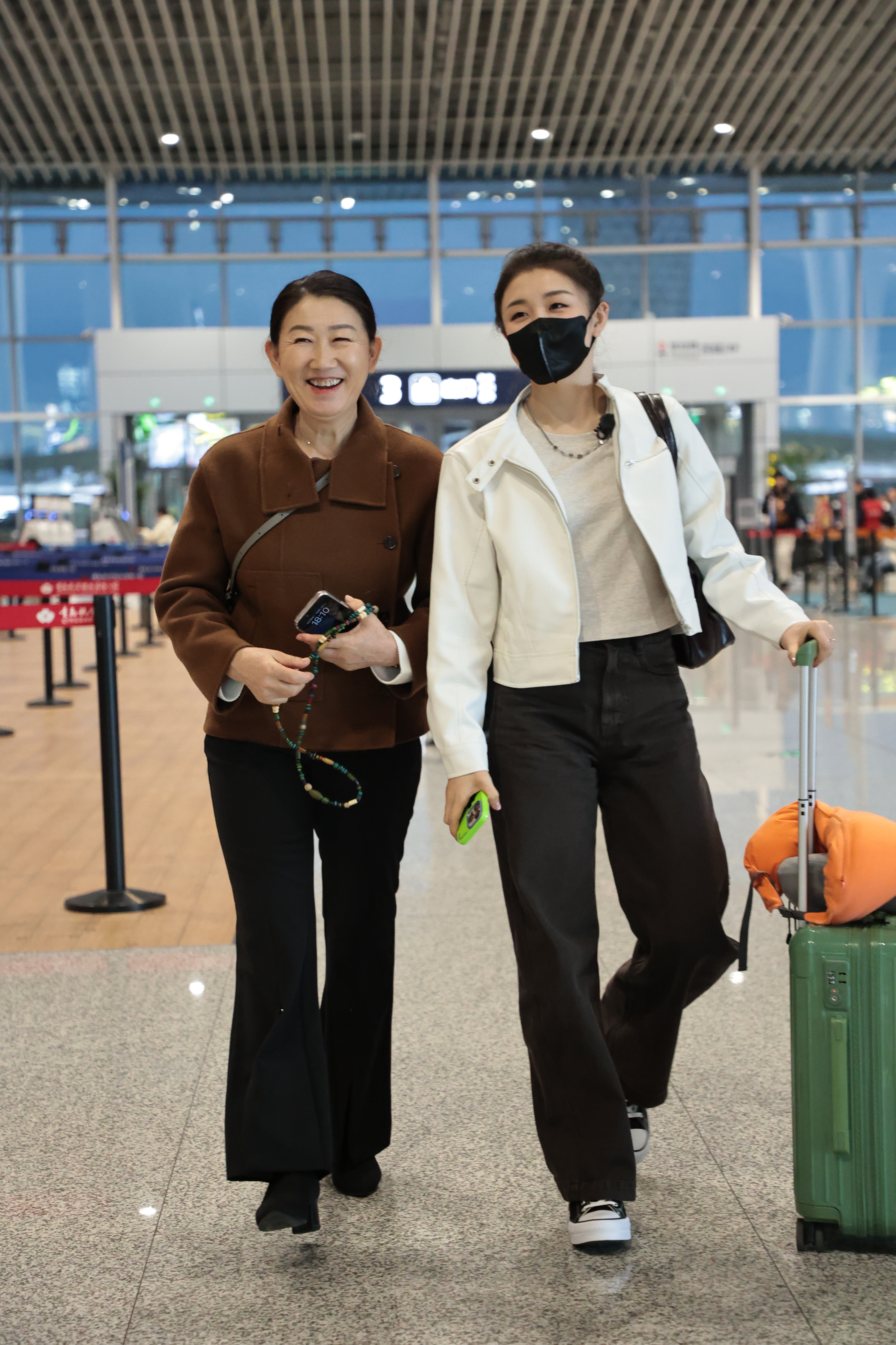 陈梦带妈妈录制是女儿是妈妈2 和妈妈手牵手，踏上是女儿是妈妈2的录制旅程，母女间