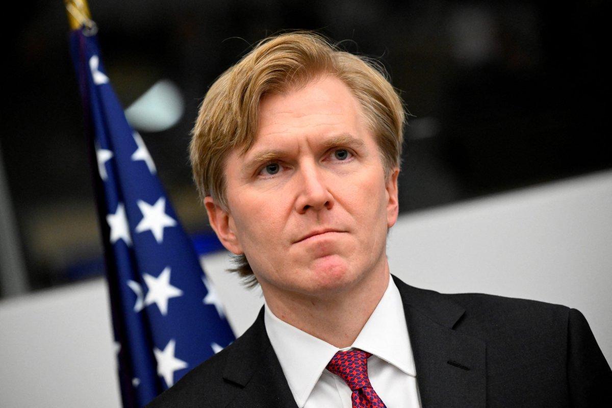最新，美国国防部副部长科尔比刚刚在电话会议上告诉记者，美国军队不再为政权更迭而调