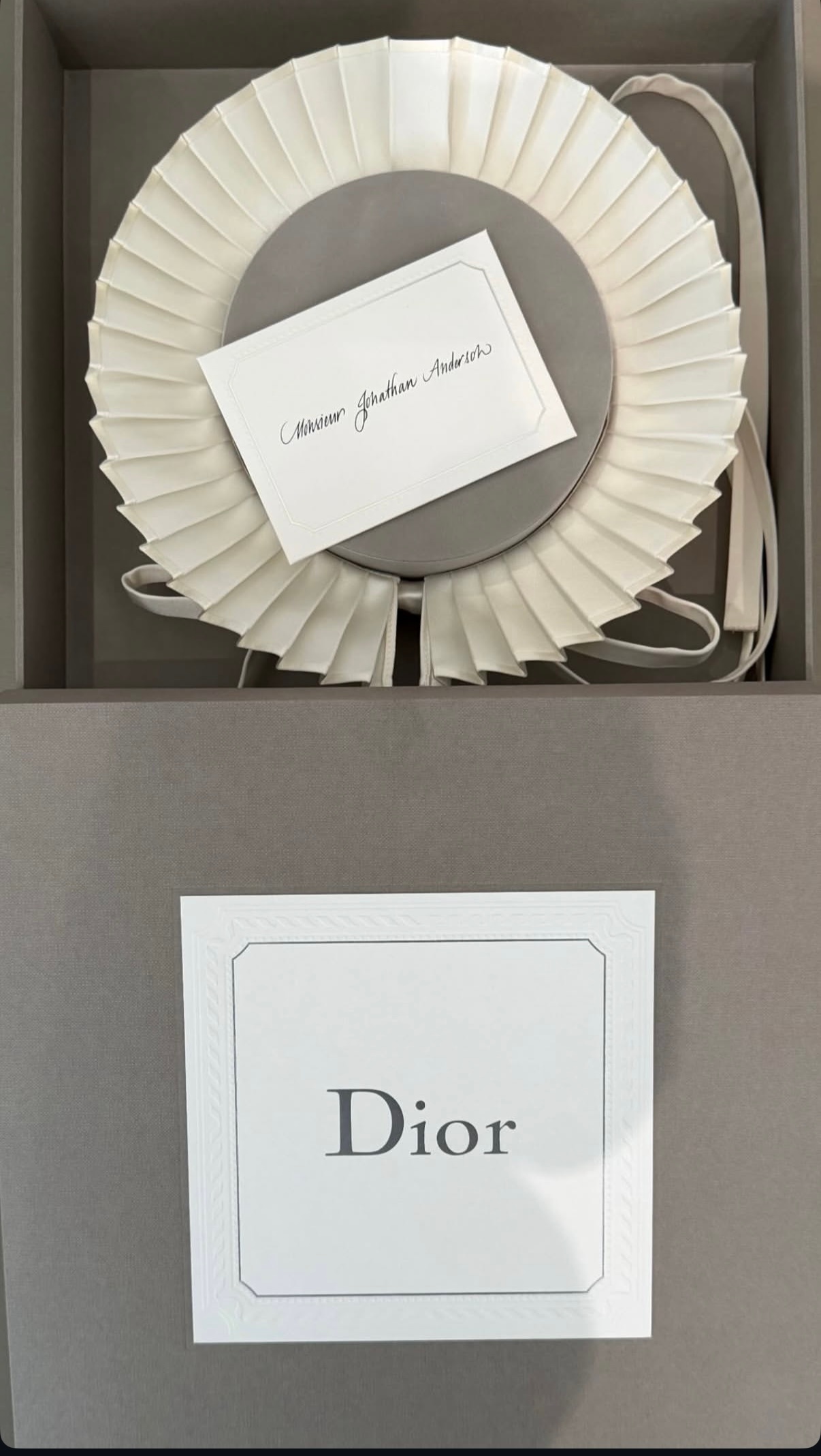 迪奥二零二六冬季秀前瞻：蒙田大道与保罗·波烈的跨时空共鸣蒙田大道30号的夜色，藏