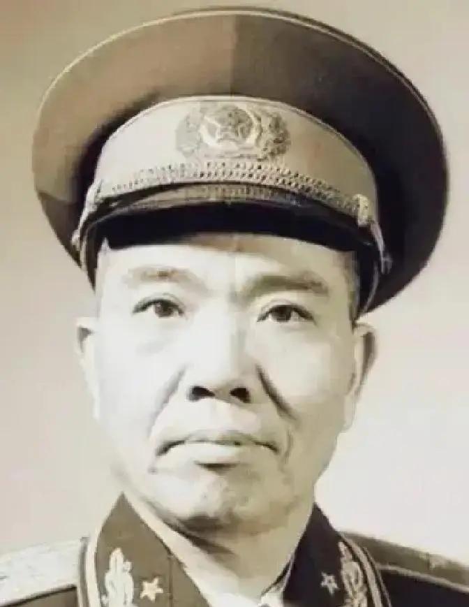 1950年的一天，北京民政部办公室传来一声拍桌巨响，韩伟瞪着对面：“红34师就剩