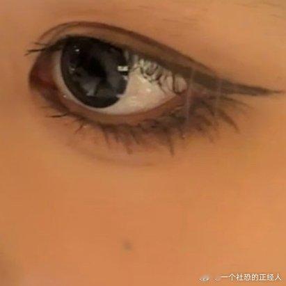 王奕[超话]wy盛世美颜王奕wy王奕 脸蛋天才取向狙击“想将玫瑰献给温柔的月 玫