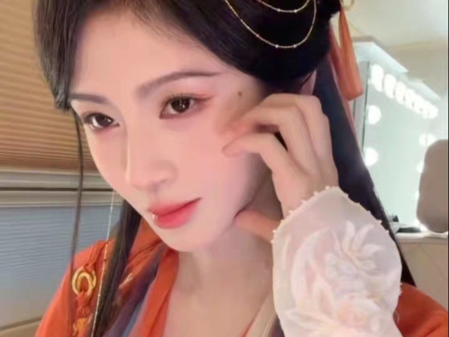 偷袭？不不不 是比心🫰 