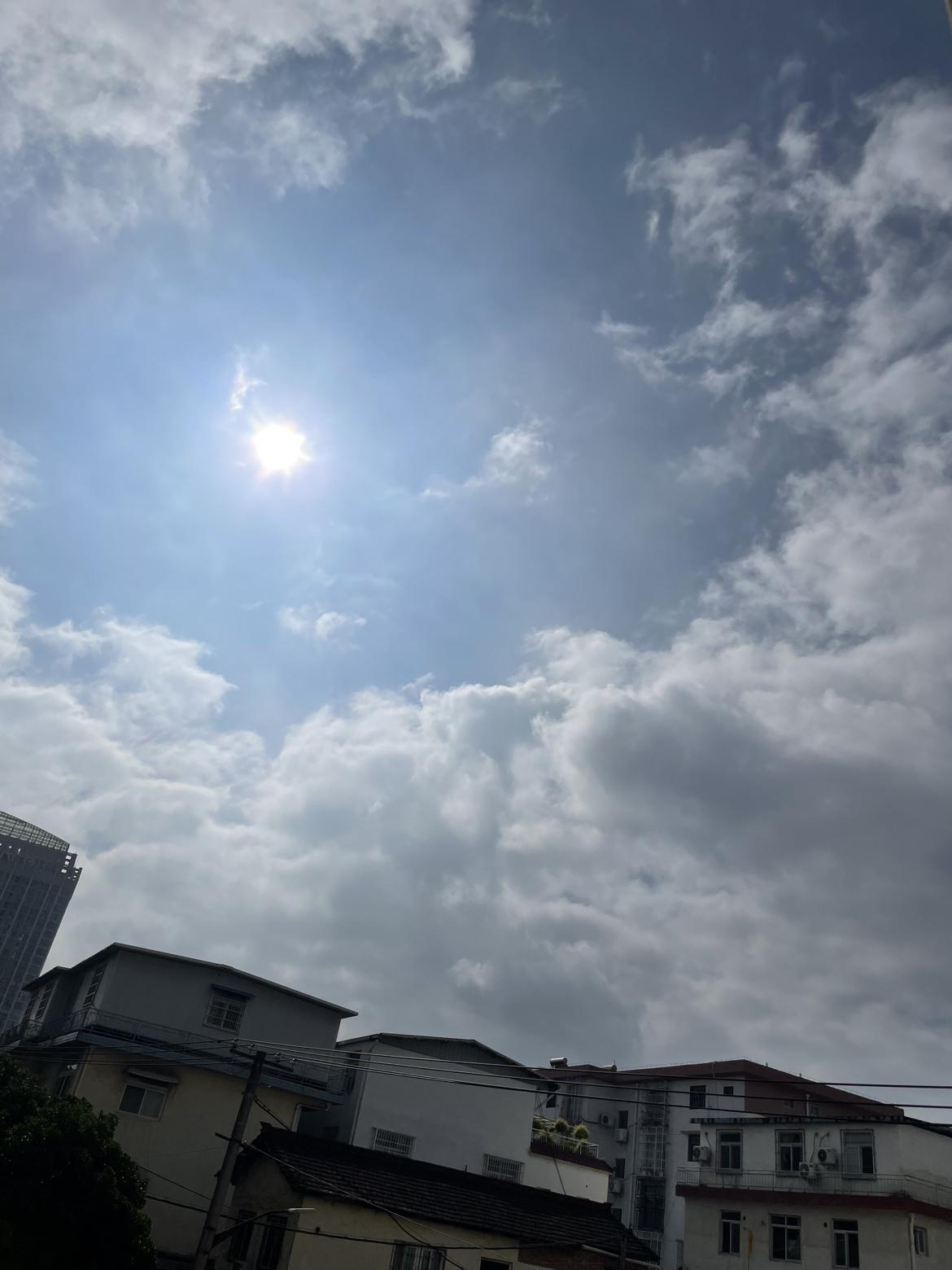 我的今日状态：😁轻松愉快
我这里的天气：☀️晴天
雨过天晴，艳阳天。