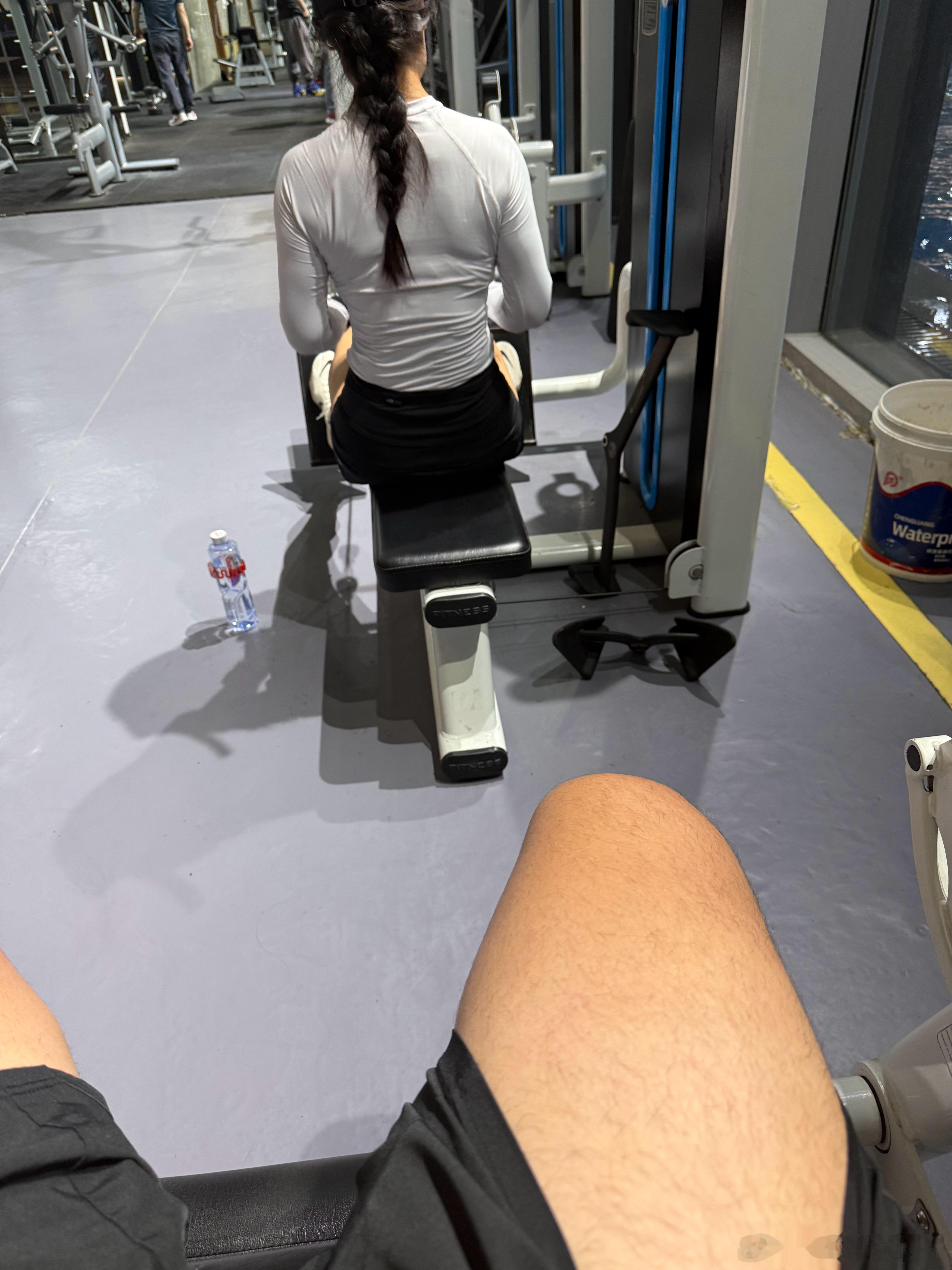我的腿围原厂就是普通人的1.5倍粗，所以你知道我的澎湃动力哪来了的吧今天结束，明
