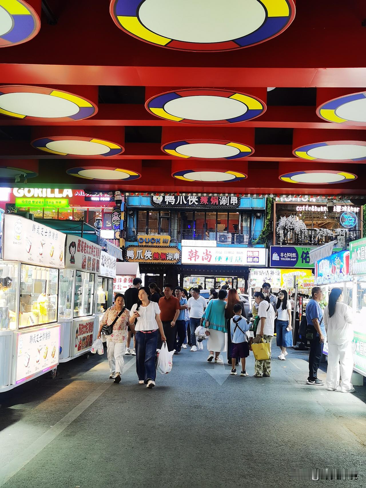 打卡西塔街

到了沈阳，西塔街不容错过。

西塔街位于沈阳市和平区，是东北地区极