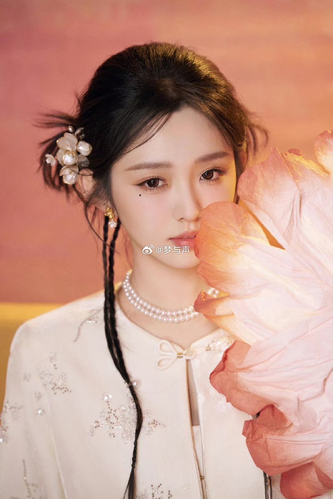 短国女主们来给内娱补货了 飒爽、温柔、原野、复古——四种审美风格一次补齐。韩雨彤