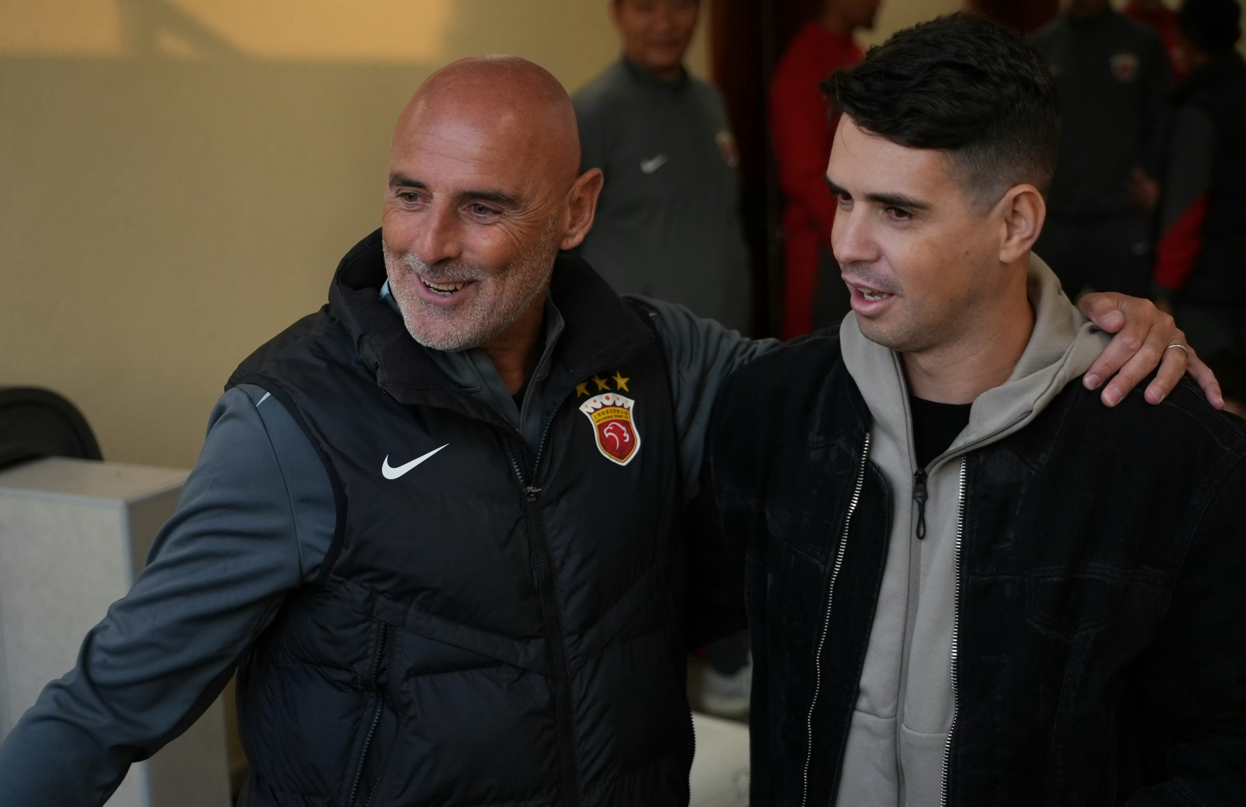 奥斯卡回来探班，你看光头笑得看到一位球迷如此评价，应该说是很多人共同的心声了⬇️