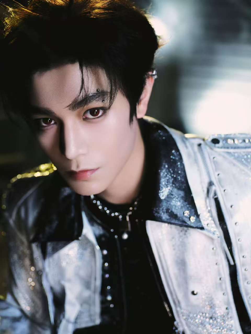 丁禹兮音乐节第二套，铆钉流苏皮衣，