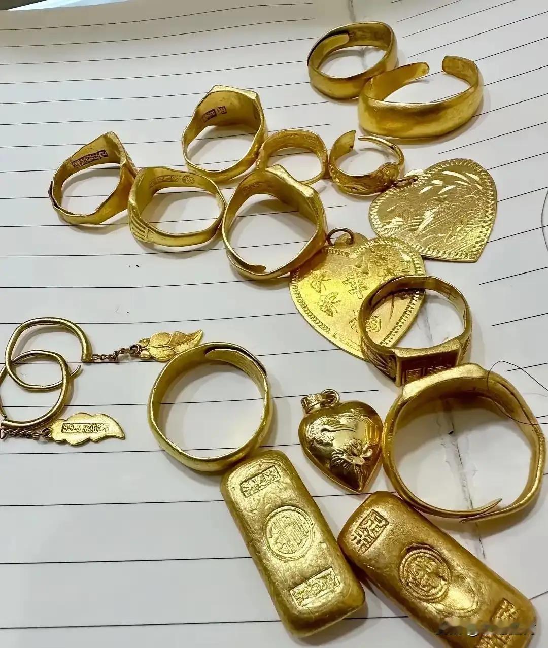 黄金最近大跌，抄底还是定投，这是个难题。今年黄金行情反转，年初伦敦金冲高到560