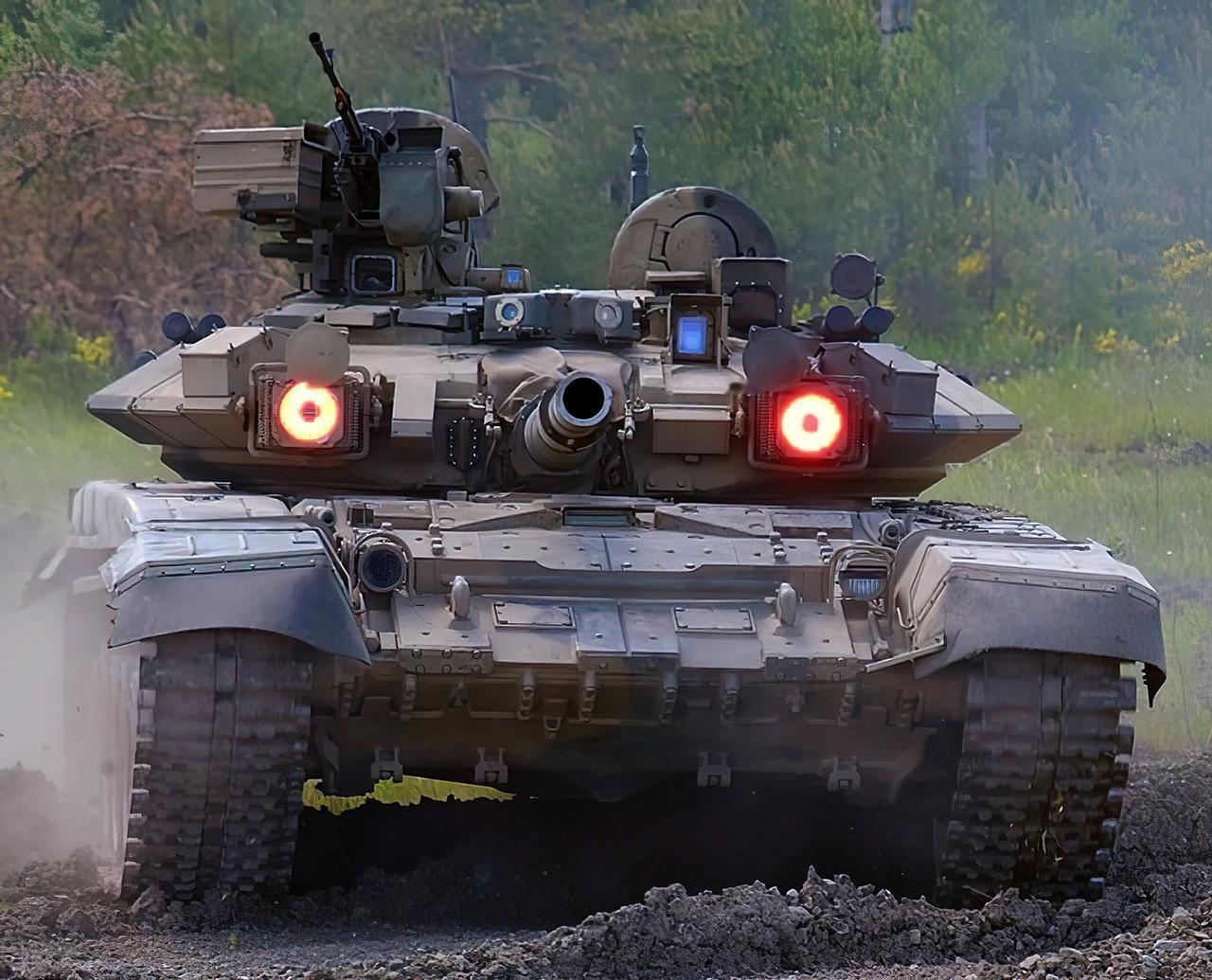 T-90A“弗拉基米尔”主战坦克是首批冲入乌克兰战场战斗的坦克之一。它有非同寻常