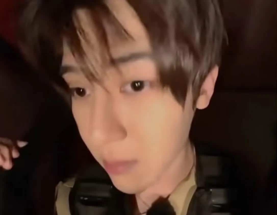 Kpop已经进入全员大斜视时代￼，一双眼睛能同时饭撒两个人[笑cry][笑cry