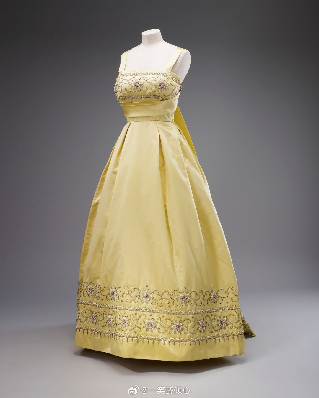 英国王室  1961年2月10日，伊丽莎白二世女王在巴基斯坦参加拉合尔总督Ayu