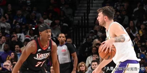 明日11点 NBA焦点战：76人vs湖人，两队伤病情况
核心看点：
詹姆斯再战马