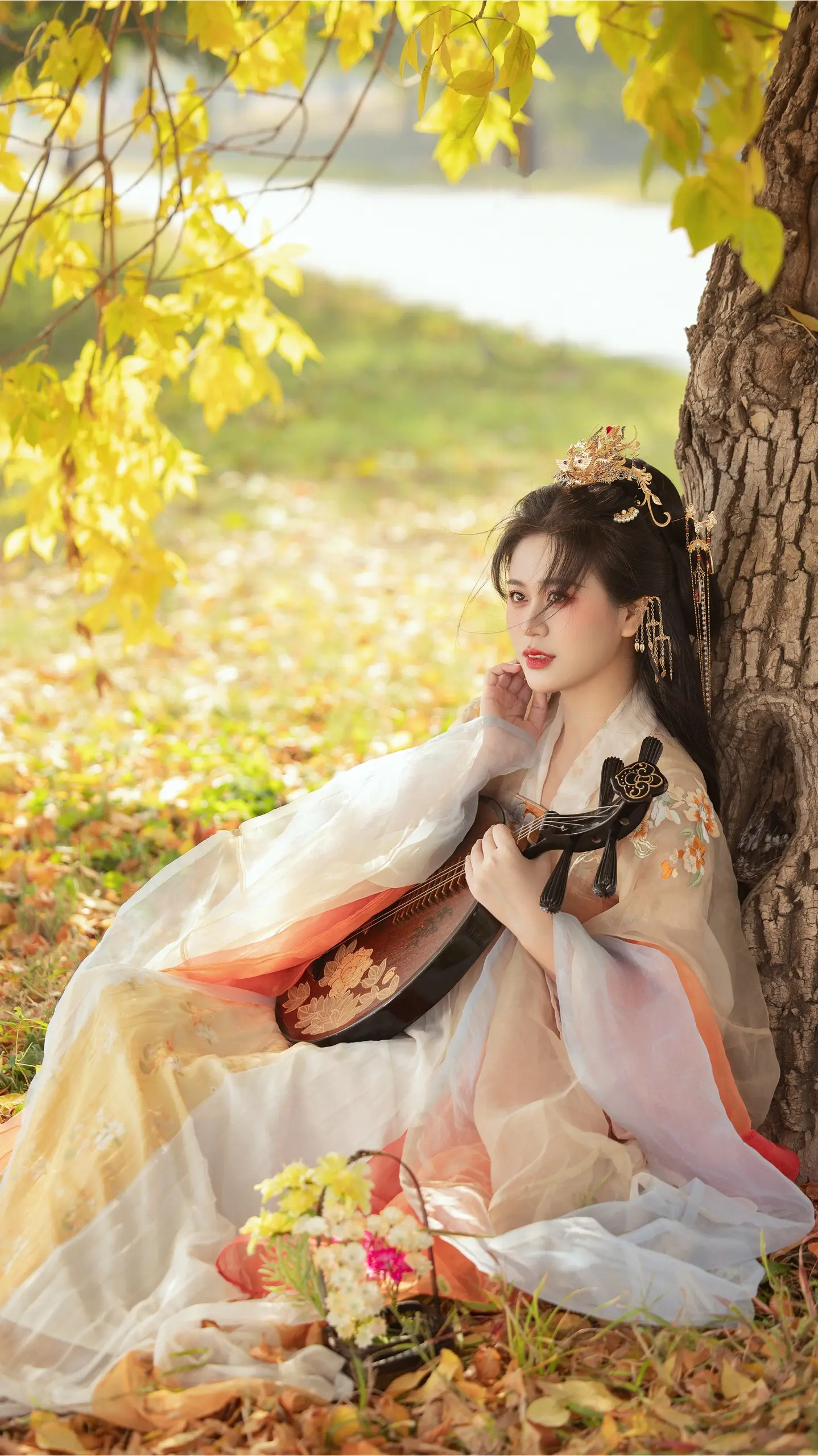 “曲中人不觉秋色浅”。去年初秋的片子～ 我的老朋友兼客妹 妆造：园子 东方美学