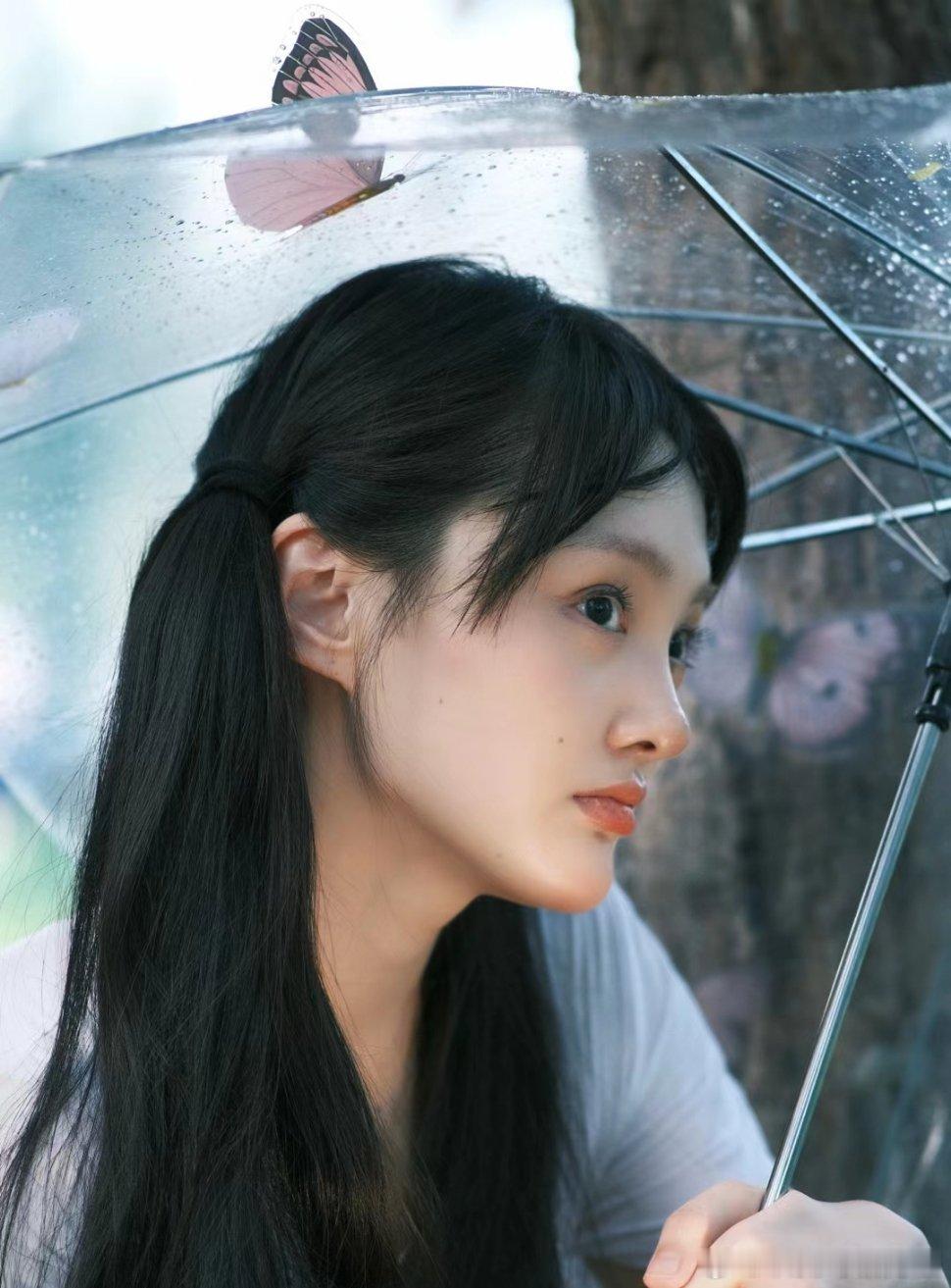 我还以为是楚雨荨，这也太像了 ​​​