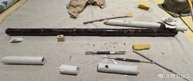 易烊千玺还是忘不了月光下的凤尾竹易烊千玺隔着屏幕把水吹开了手工打造竹笛氛围感拉满