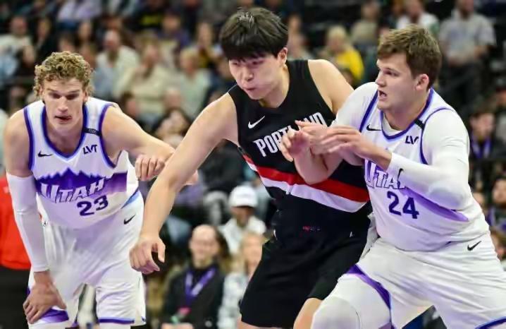 开拓者季前赛收官战：杨瀚森6犯离场 替补席神情落寞
 
NBA季前赛迎来开拓者与
