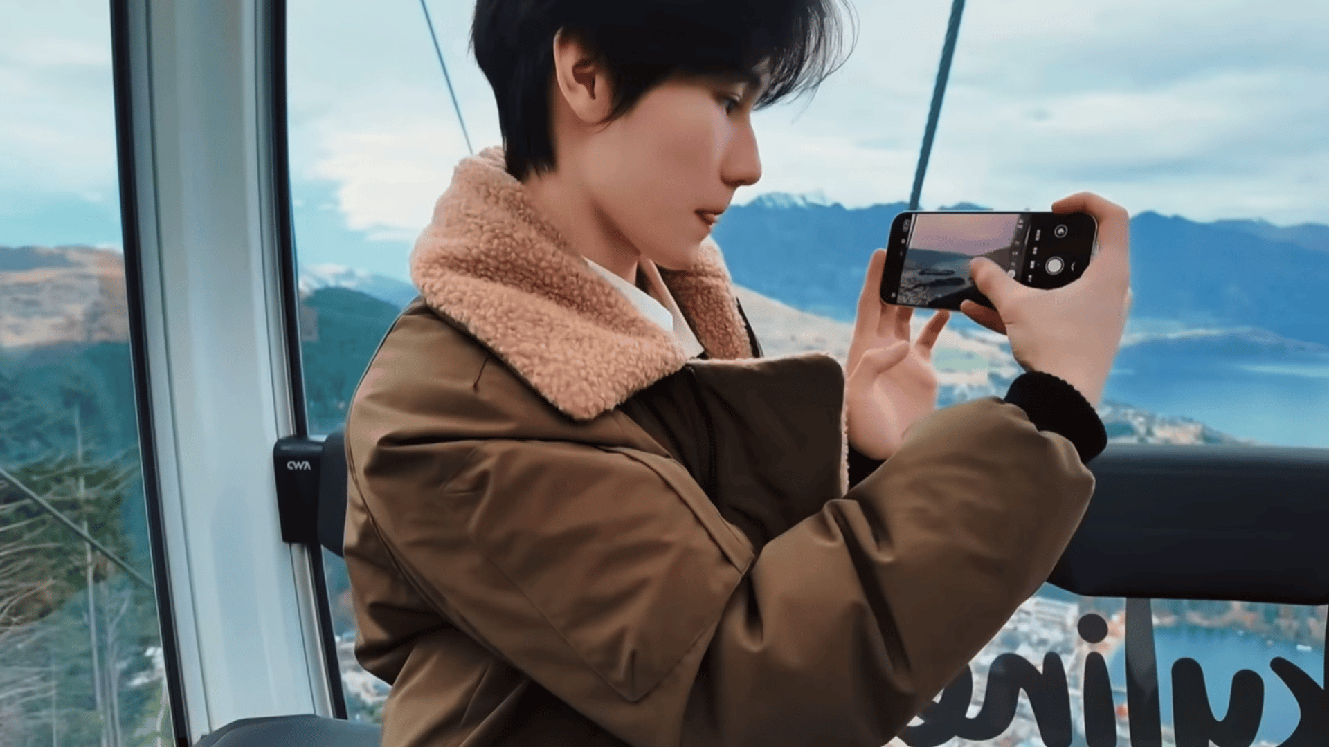 好神经啊，突然满屏幕狗头，哈哈哈哈哈哈张真源Huawei nova代言人