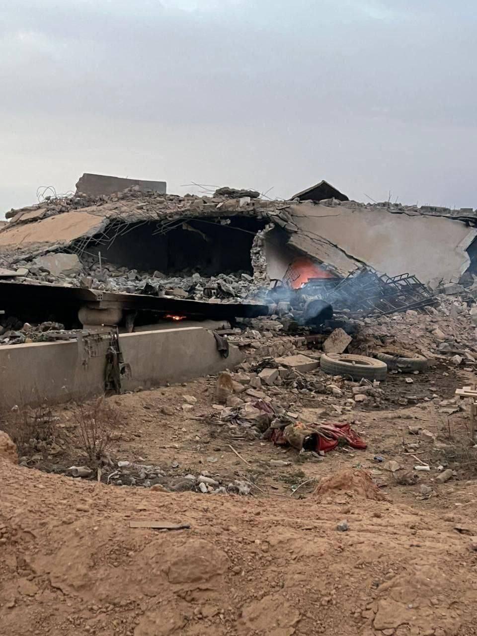 伊拉克西部靠近叙利亚边境的阿卡沙特地区，伊朗支持的“人民动员部队”（PMF）阵地