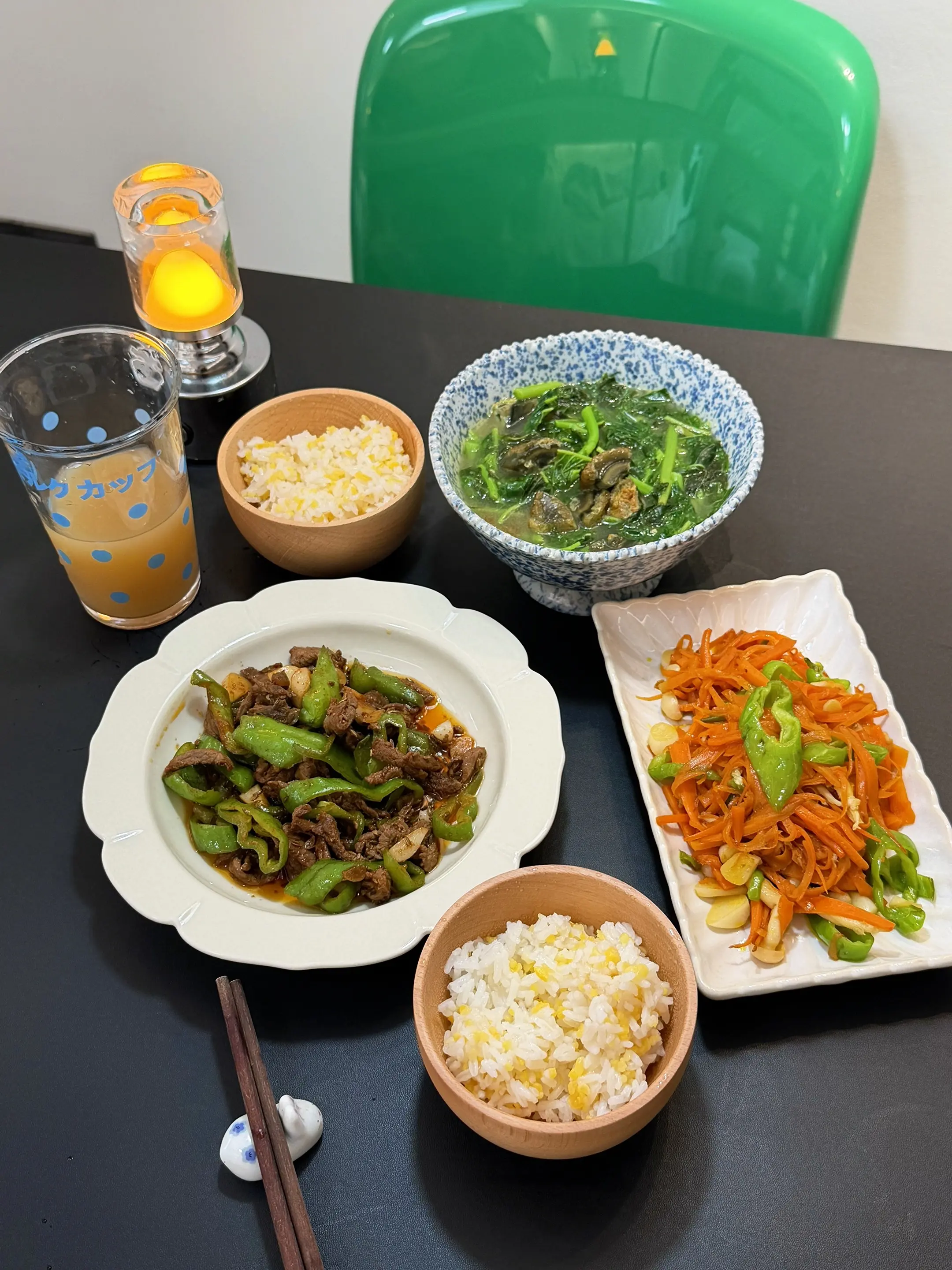 千万不要低估一个爱做饭的人。 爱做饭的人懂得分寸，温暖不自私，生活精致...
