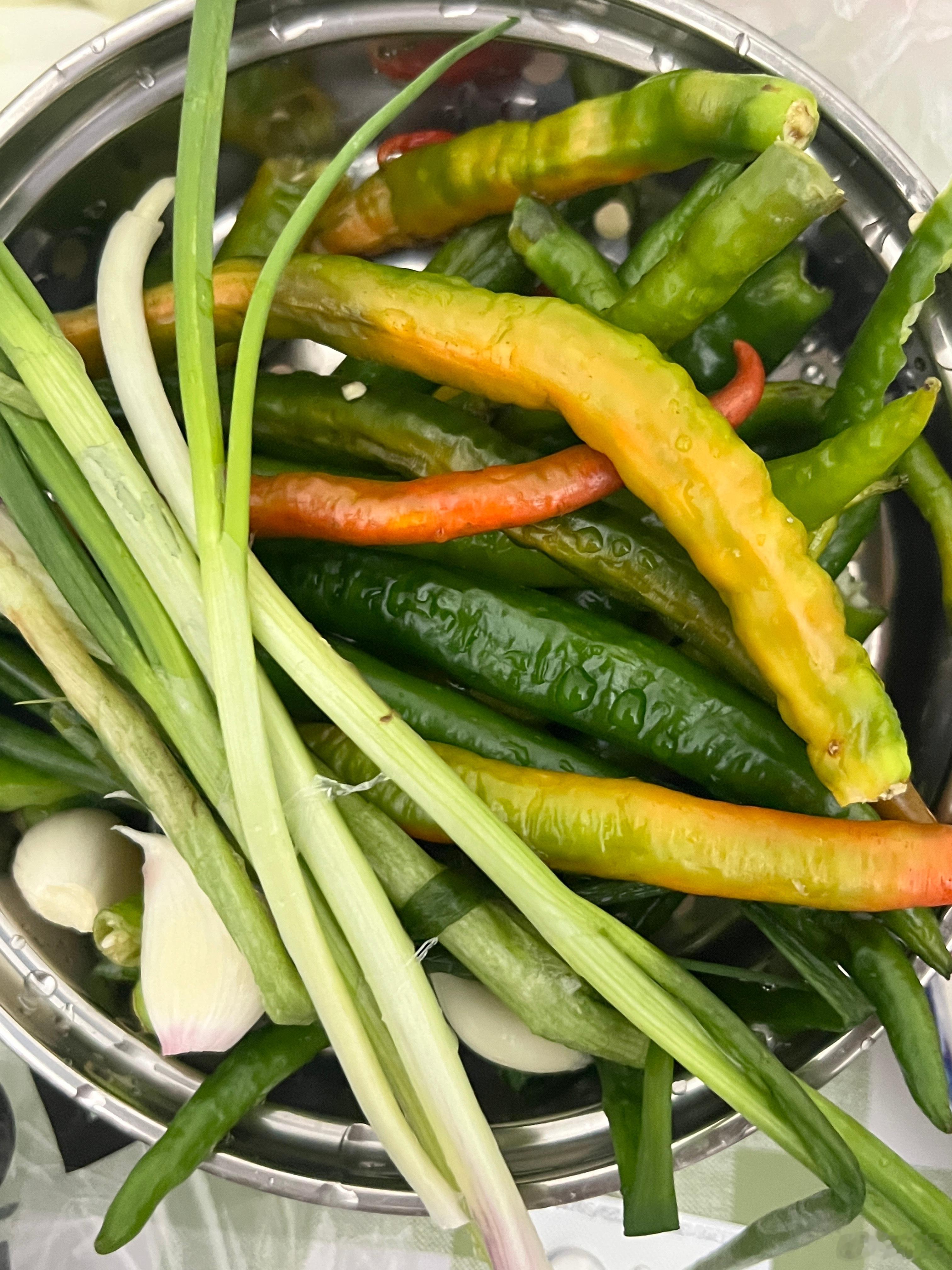 住在那么大的一个菜市场附近，不买菜做饭太对不起它了。上次买的冬瓜一直没做，今天看