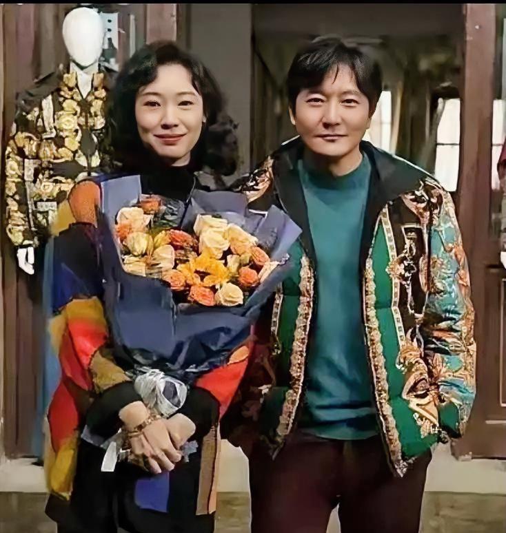 《老舅》终于播出了，
满怀希望刚看了一集，
我就决定不再看了，原因很简单，
穿帮