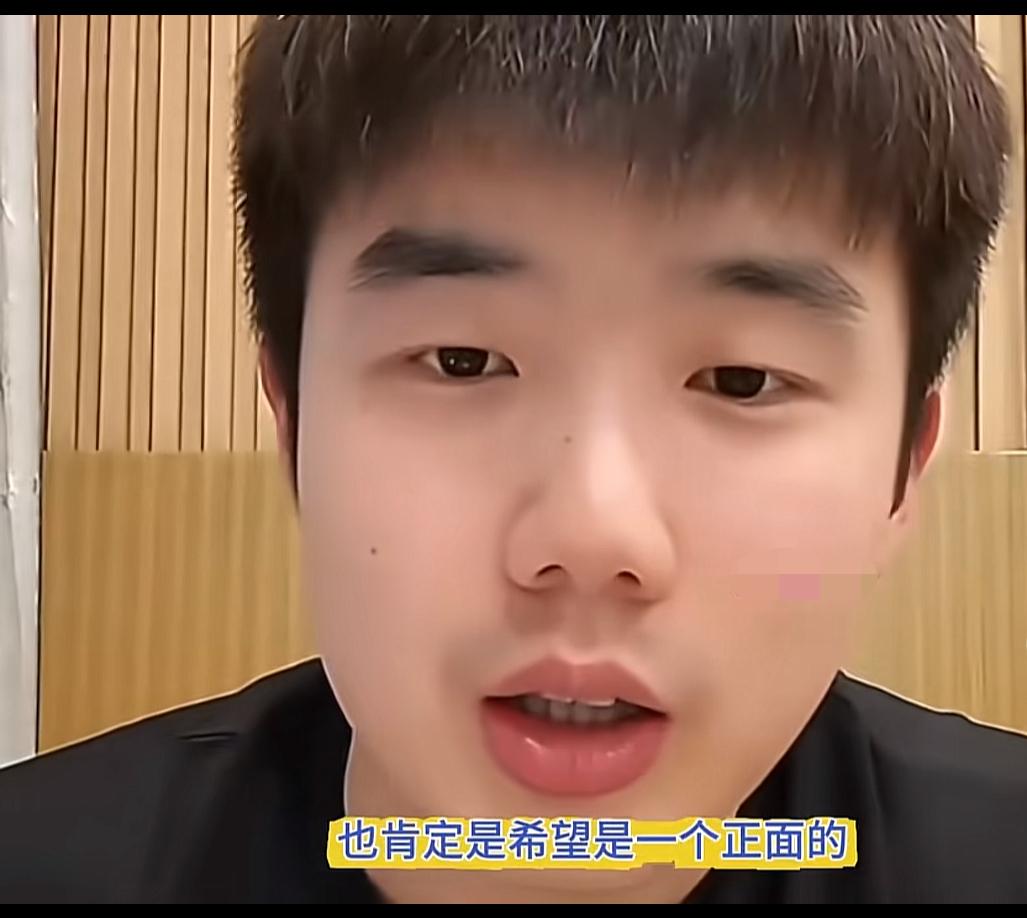 于何一真敢说：现在慢慢明白樊振东为什么不打WTT了？
退役国乒运动员于何一在直播